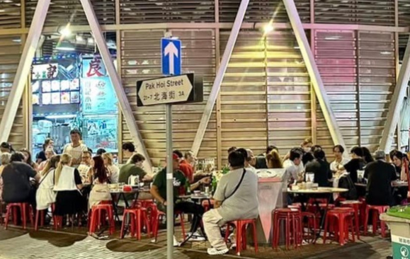 Food Adventure at Dai Pai Dong